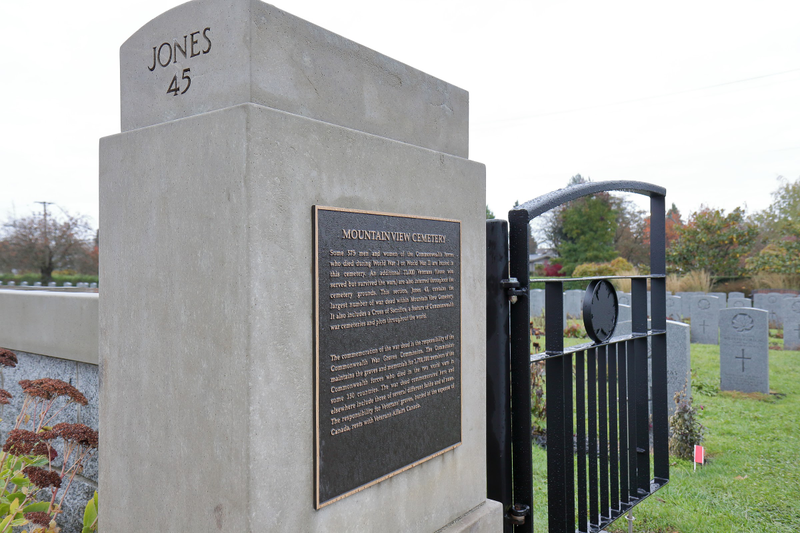 Illustration for article titled Pics from the Cemetery: 2017-11-11 at Mountain View